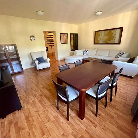 Huge Two Floor Apartment On The Park Colonnade With Free Parking For One Car, 160 Sqm Κάρλοβι Βάρι Εξωτερικό φωτογραφία