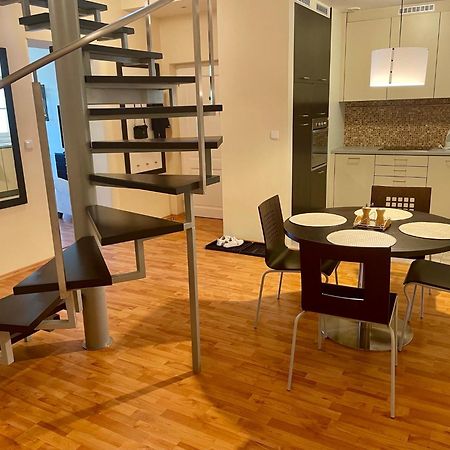 Huge Two Floor Apartment On The Park Colonnade With Free Parking For One Car, 160 Sqm Κάρλοβι Βάρι Εξωτερικό φωτογραφία