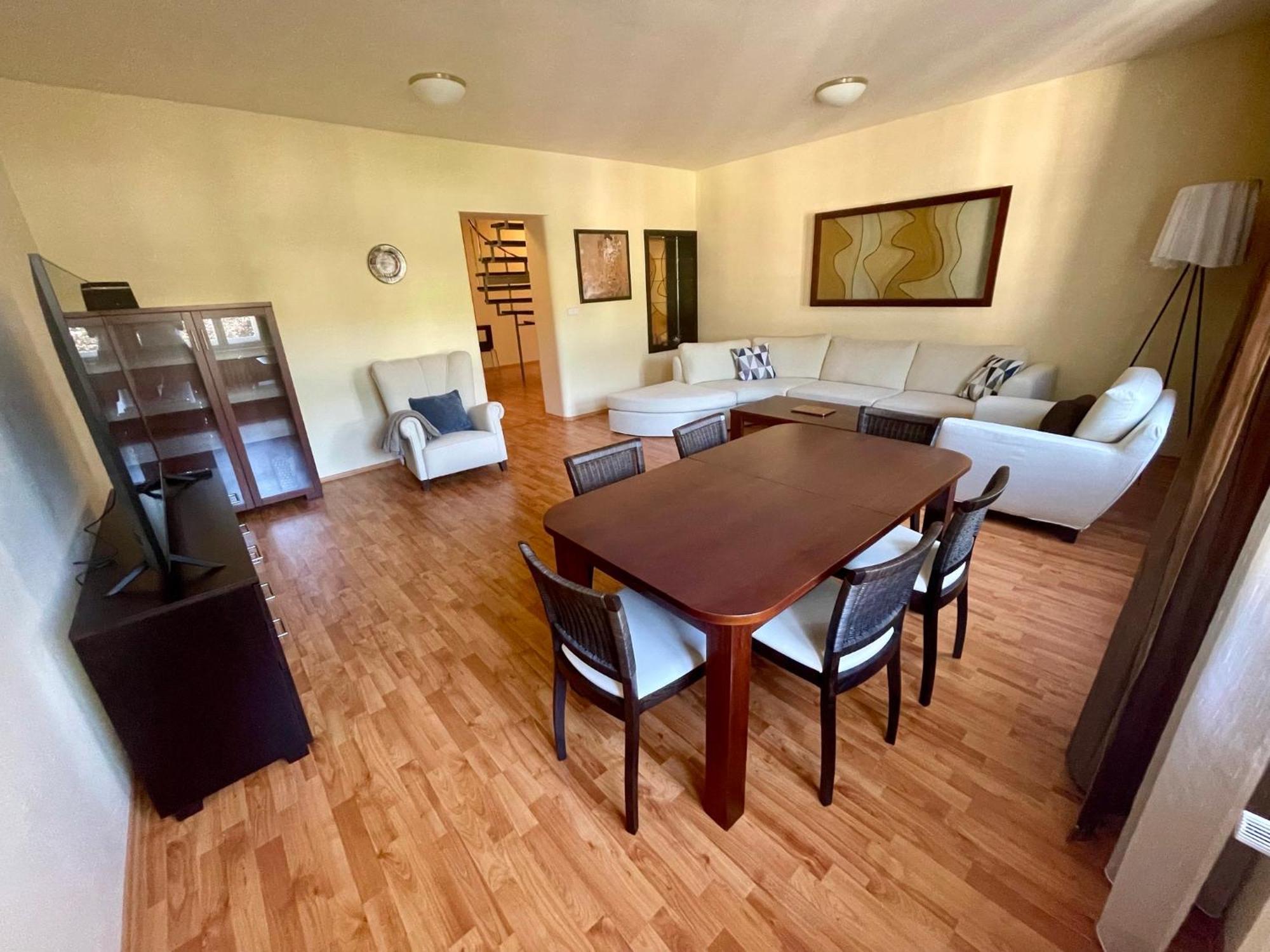 Huge Two Floor Apartment On The Park Colonnade With Free Parking For One Car, 160 Sqm Κάρλοβι Βάρι Εξωτερικό φωτογραφία