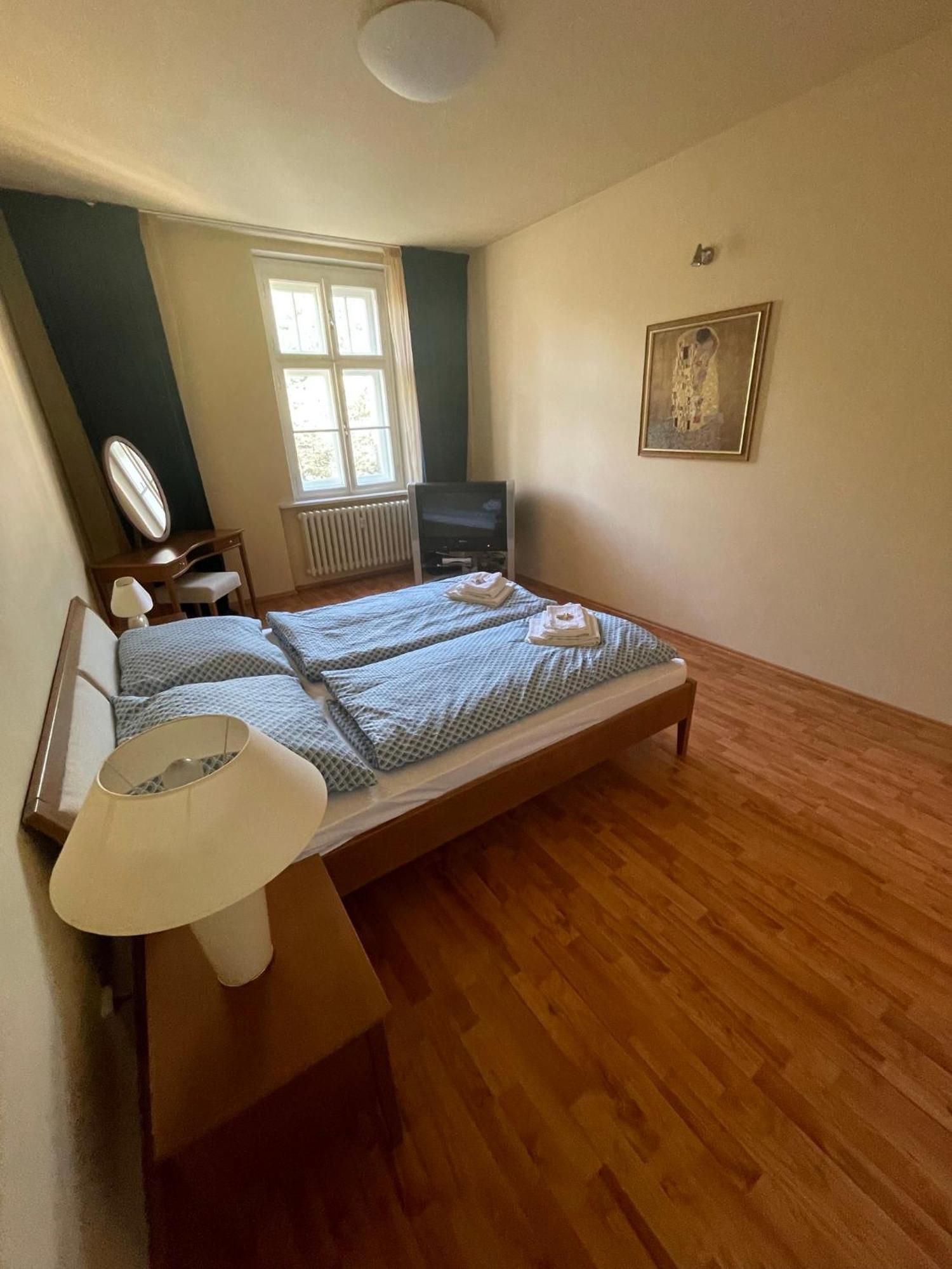 Huge Two Floor Apartment On The Park Colonnade With Free Parking For One Car, 160 Sqm Κάρλοβι Βάρι Εξωτερικό φωτογραφία