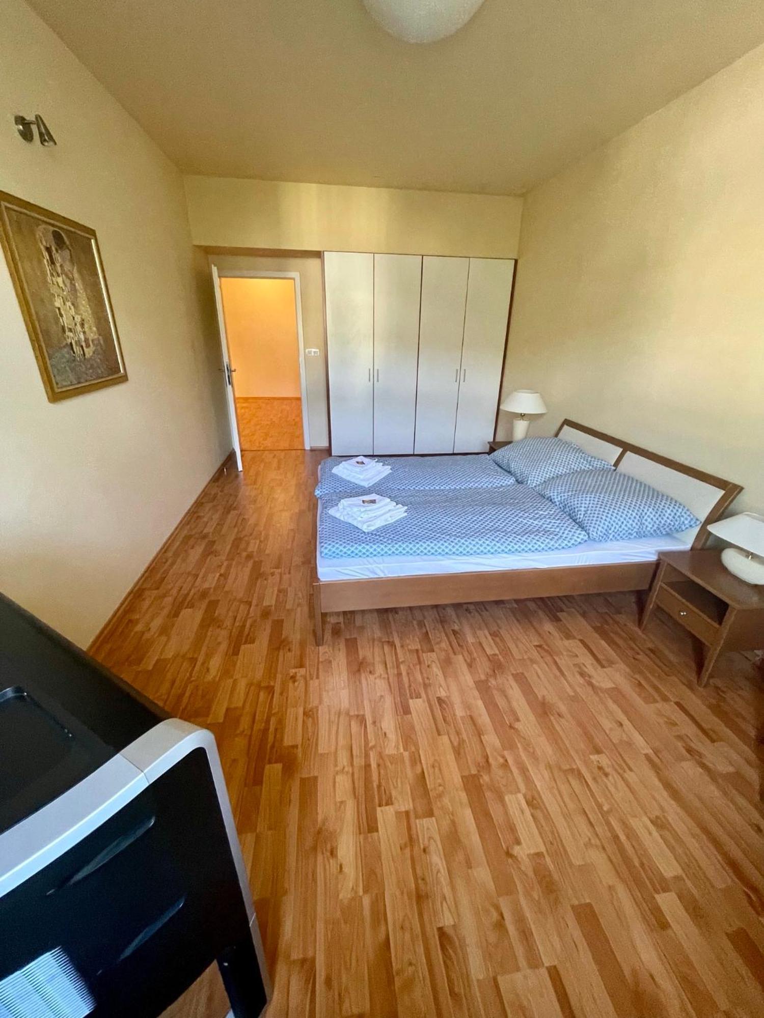 Huge Two Floor Apartment On The Park Colonnade With Free Parking For One Car, 160 Sqm Κάρλοβι Βάρι Εξωτερικό φωτογραφία
