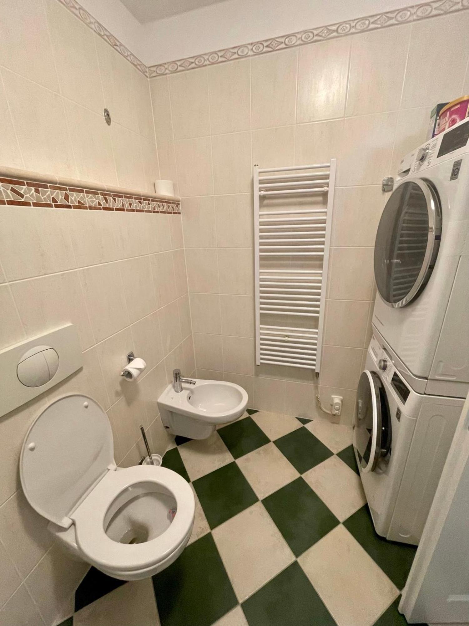 Huge Two Floor Apartment On The Park Colonnade With Free Parking For One Car, 160 Sqm Κάρλοβι Βάρι Εξωτερικό φωτογραφία