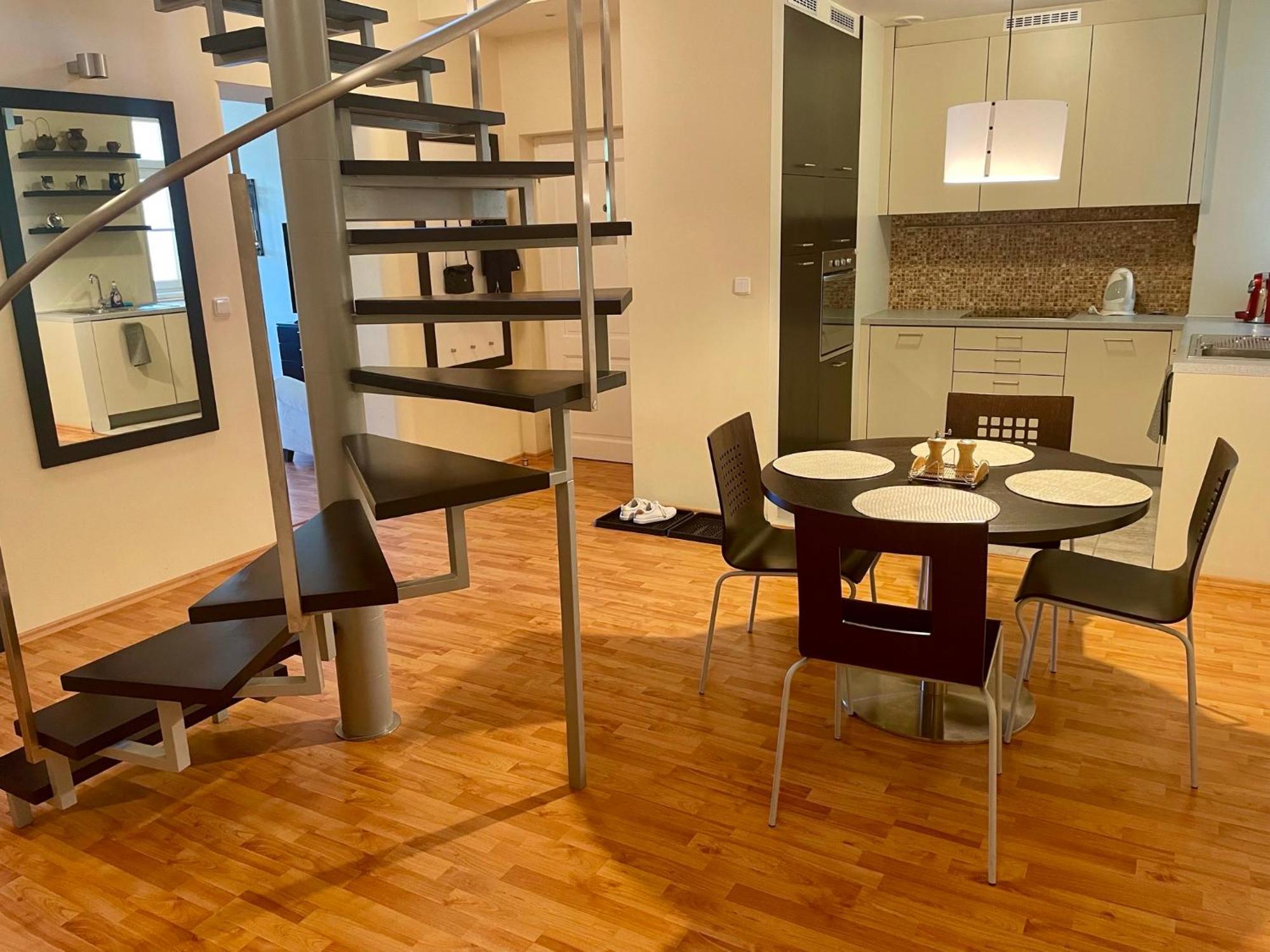 Huge Two Floor Apartment On The Park Colonnade With Free Parking For One Car, 160 Sqm Κάρλοβι Βάρι Εξωτερικό φωτογραφία