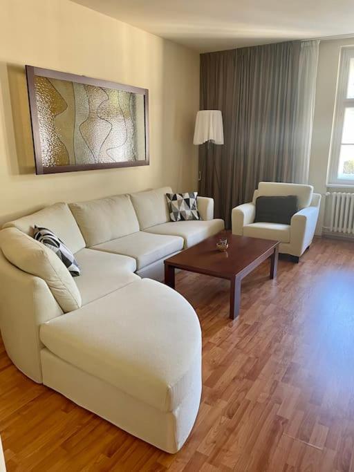 Huge Two Floor Apartment On The Park Colonnade With Free Parking For One Car, 160 Sqm Κάρλοβι Βάρι Εξωτερικό φωτογραφία