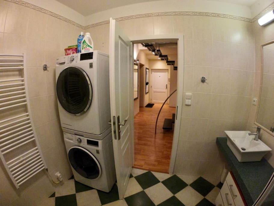 Huge Two Floor Apartment On The Park Colonnade With Free Parking For One Car, 160 Sqm Κάρλοβι Βάρι Εξωτερικό φωτογραφία