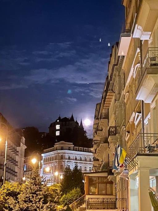 Huge Two Floor Apartment On The Park Colonnade With Free Parking For One Car, 160 Sqm Κάρλοβι Βάρι Εξωτερικό φωτογραφία