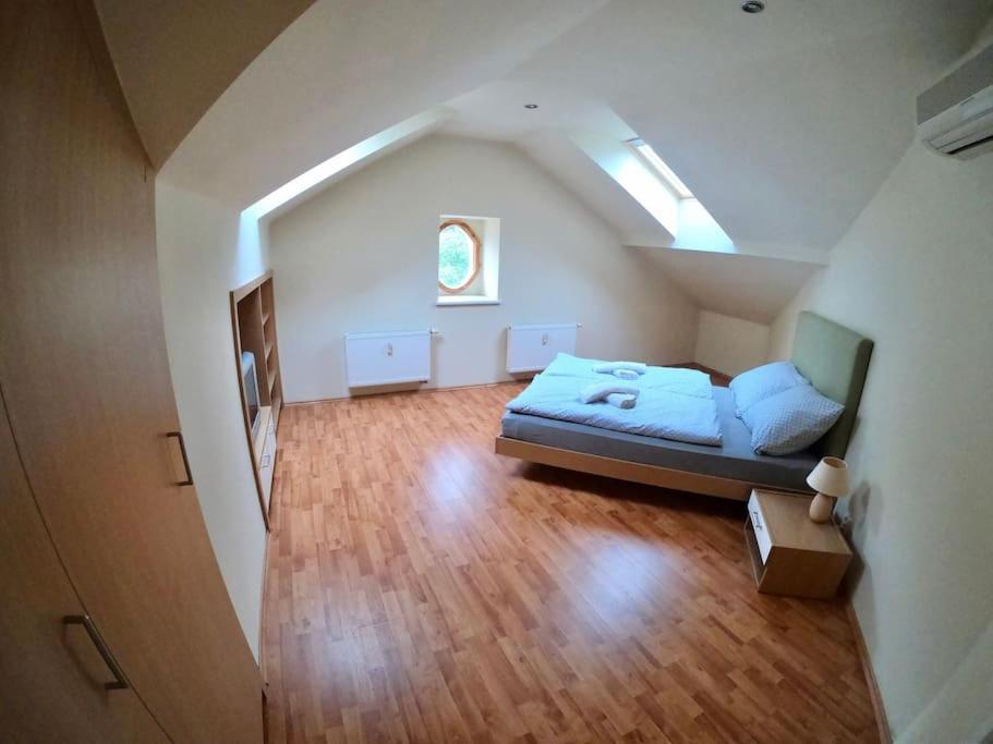 Huge Two Floor Apartment On The Park Colonnade With Free Parking For One Car, 160 Sqm Κάρλοβι Βάρι Εξωτερικό φωτογραφία